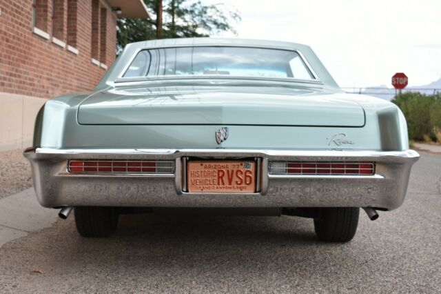 Buick Riviera 1965 image number 3