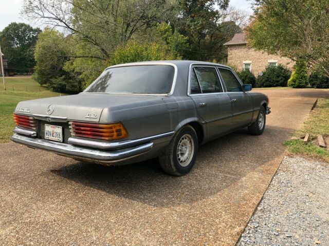 Mercedes-Benz 400-Series 1979 image number 0