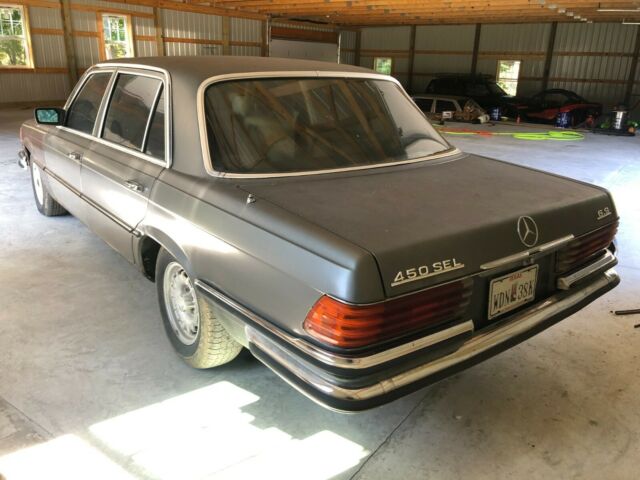 Mercedes-Benz 400-Series 1979 image number 25