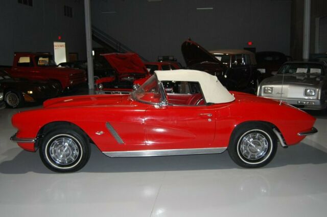 Chevrolet Corvette 1962 image number 15