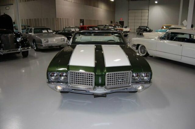 Oldsmobile Cutlass Supreme Convertible 1972 image number 25