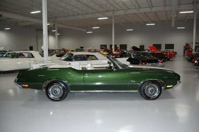 Oldsmobile Cutlass Supreme Convertible 1972 image number 3