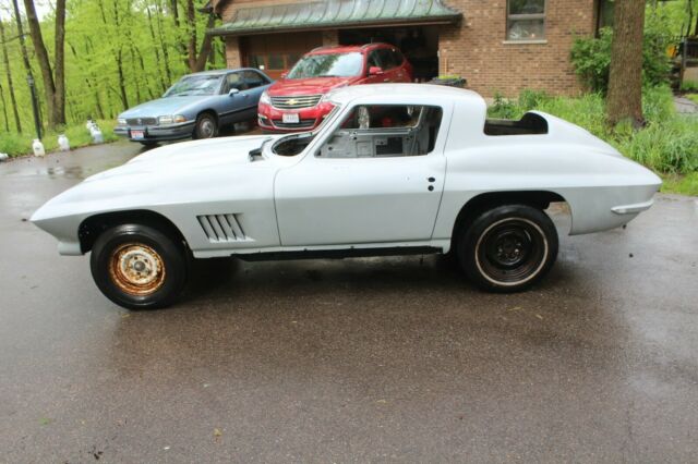 Chevrolet Corvette 1967 image number 28