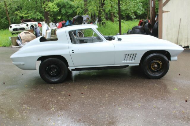 Chevrolet Corvette 1967 image number 29