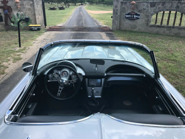 Chevrolet Corvette 1962 image number 3