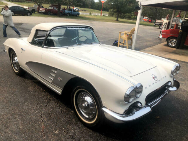 Chevrolet Corvette 1961 image number 33