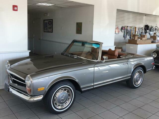 Mercedes-Benz SL-Class 1971 image number 12