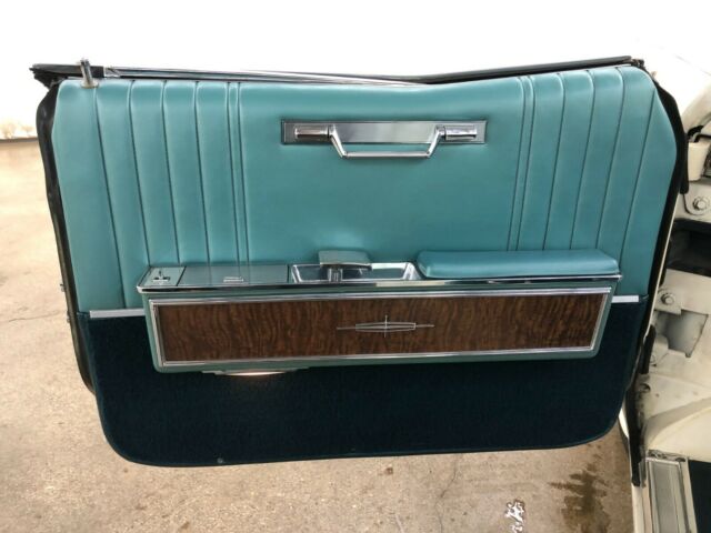 Lincoln Continental 1967 image number 17