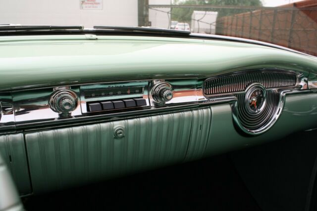 Oldsmobile Eighty-Eight 1954 image number 11