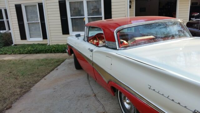 Ford Fairlane 1958 image number 11