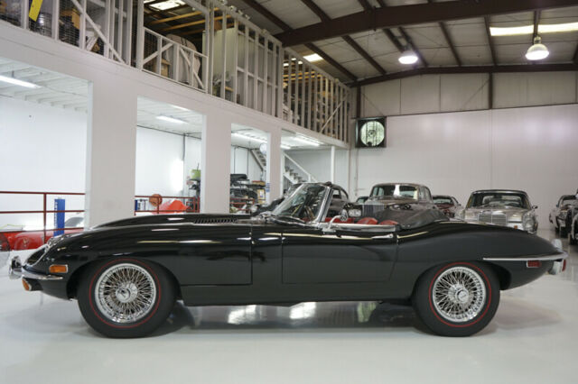 Jaguar E-Type 1971 image number 30