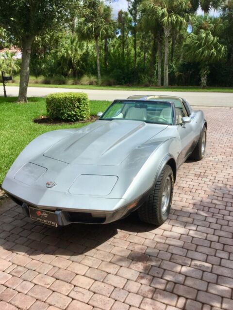 Chevrolet Corvette 1978 image number 0