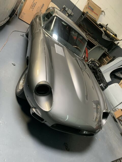 Jaguar E-Type 1969 image number 11