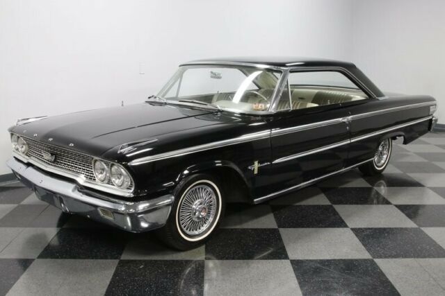 Ford Galaxie 1963 image number 29