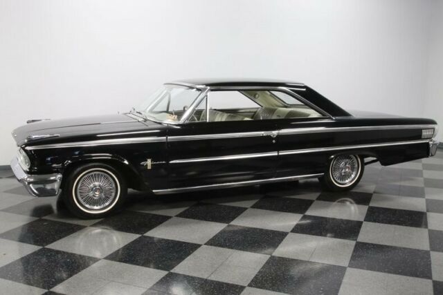 Ford Galaxie 1963 image number 30