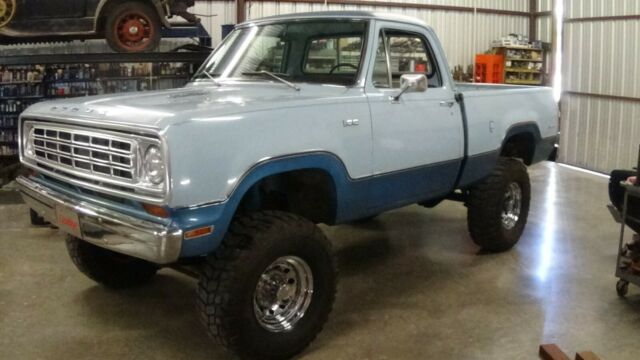 Dodge Power Wagon 1975 image number 24