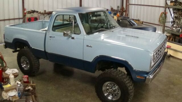 Dodge Power Wagon 1975 image number 27