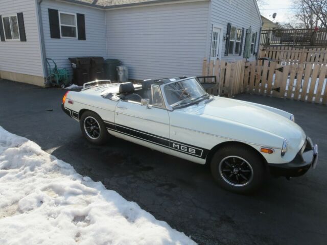 MG MGB 1977 image number 9