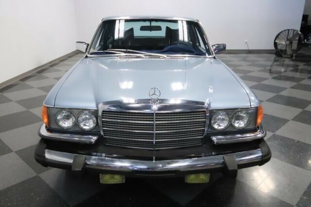 Mercedes-Benz 400-Series 1979 image number 43