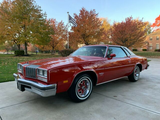 Oldsmobile Cutlass 1977 image number 0