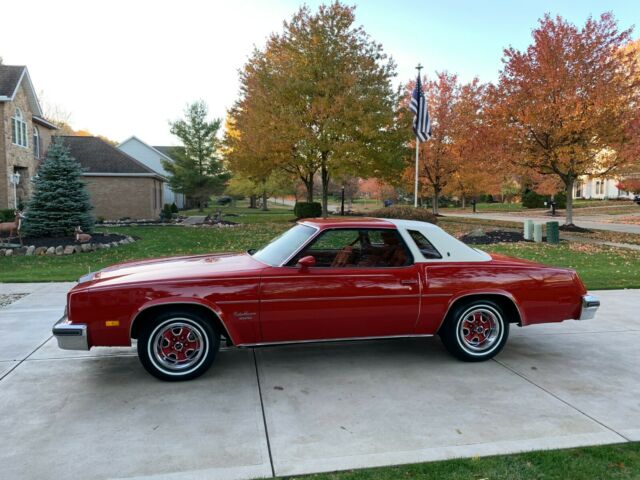 Oldsmobile Cutlass 1977 image number 1