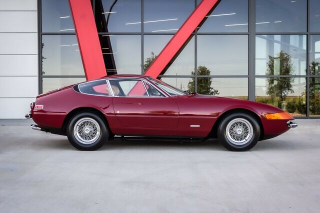 Ferrari 365 GTB/4 Daytona 1972 image number 8