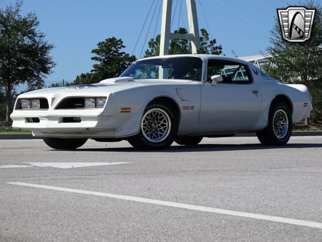 Pontiac Firebird Trans-Am 1978 image number 2