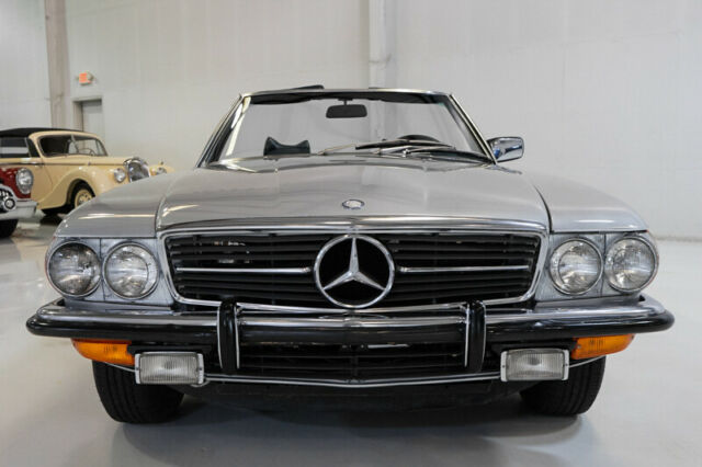 Mercedes-Benz 300-Series 1972 image number 25