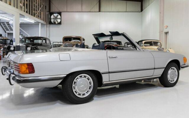 Mercedes-Benz 300-Series 1972 image number 28