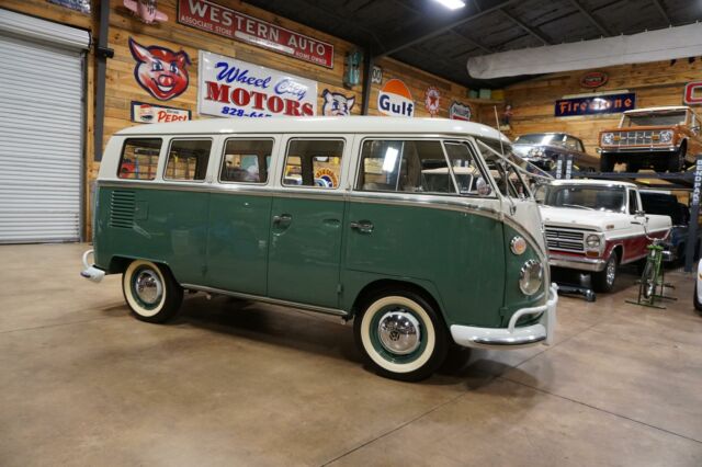 Volkswagen 13 WINDOW VAN DELUXE 1964 image number 1