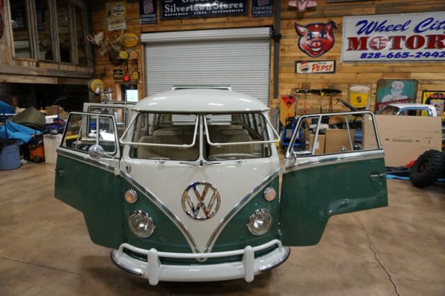 Volkswagen 13 WINDOW VAN DELUXE 1964 image number 17