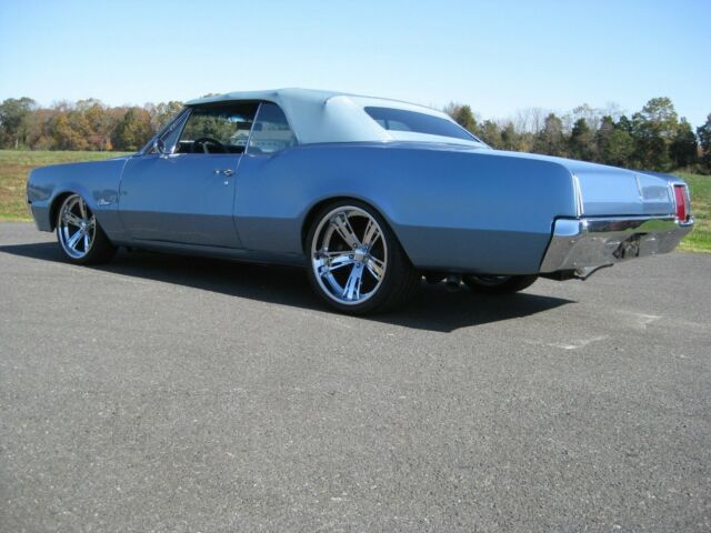 Oldsmobile Cutlass 1966 image number 1