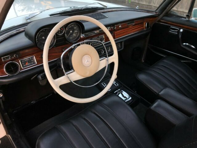 Mercedes-Benz 300-Series 1970 image number 29