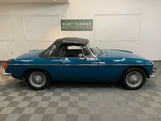 MG MGB 1972 image number 18