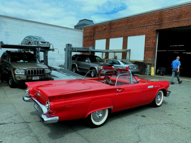 Ford Thunderbird 1957 image number 1