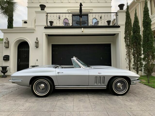 Chevrolet Corvette 1965 image number 25