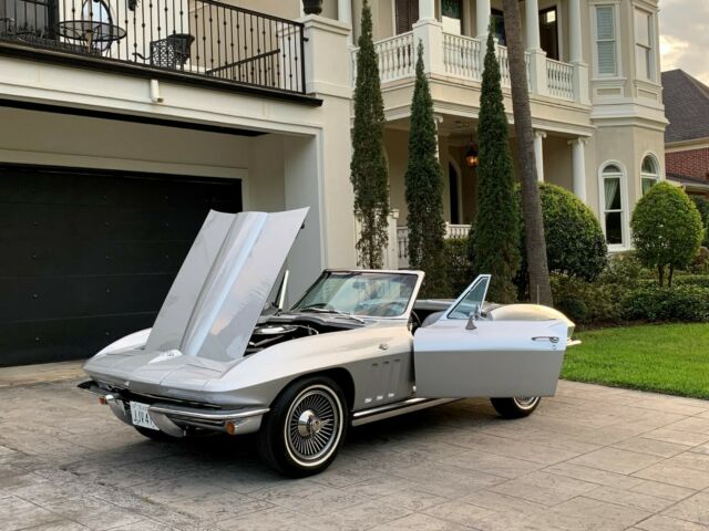 Chevrolet Corvette 1965 image number 34