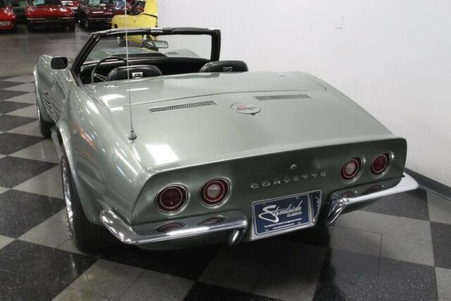 Chevrolet Corvette 1972 image number 10