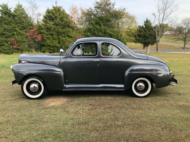 Ford Deluxe 1941 image number 1