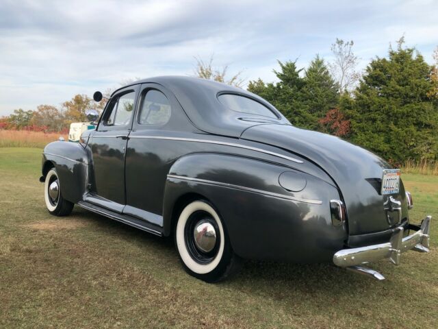 Ford Deluxe 1941 image number 2