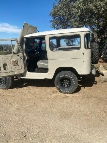 Toyota FJ Cruiser 1970 image number 15