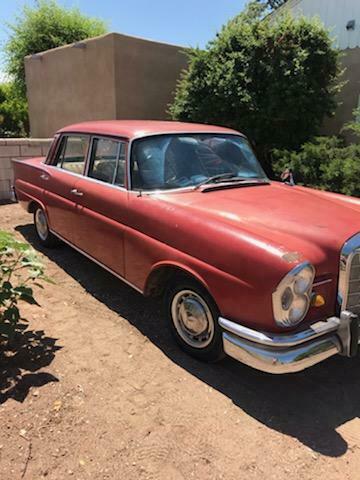 Mercedes-Benz 200-Series 1964 image number 2