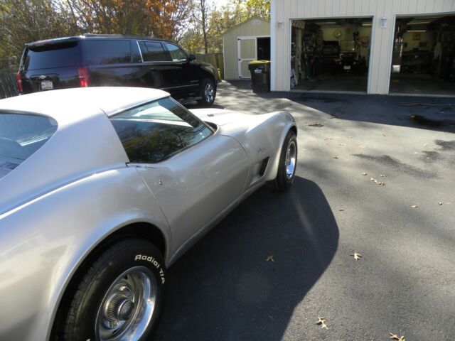 Chevrolet Corvette 1973 image number 29