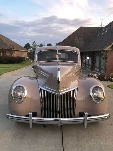 Ford Coupe 1939 image number 2