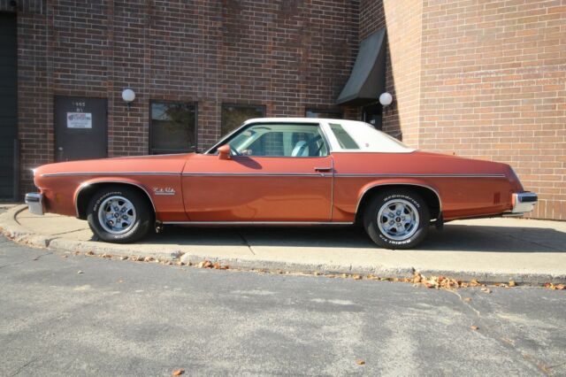 Oldsmobile Cutlass 1975 image number 2