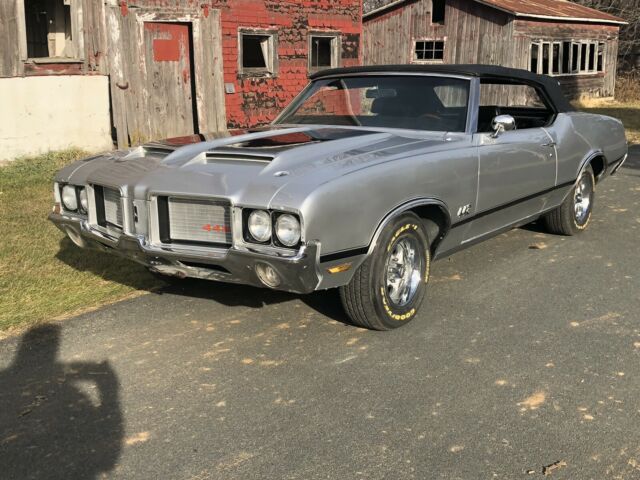 Oldsmobile Cutlass Supreme Classic 1972 image number 10