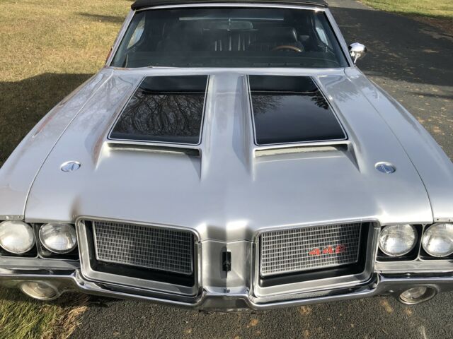 Oldsmobile Cutlass Supreme Classic 1972 image number 30