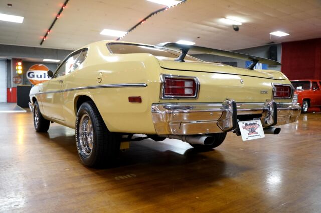 Plymouth Duster 1975 image number 22