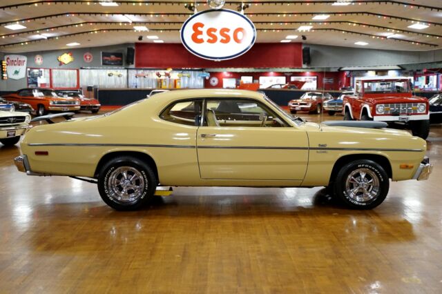 Plymouth Duster 1975 image number 6