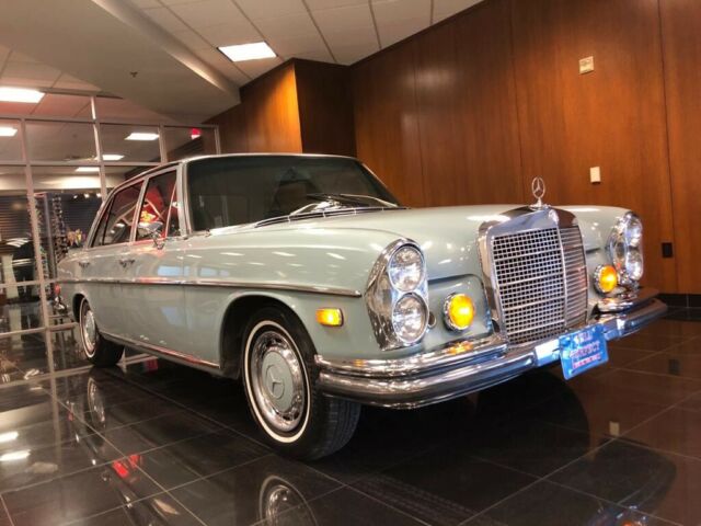 Mercedes-Benz 280 SE 1972 image number 0